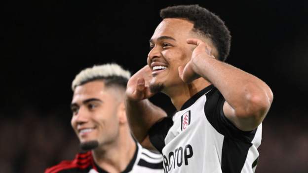 Muniz scores two as Fulham dent Spurs' top-four bid
