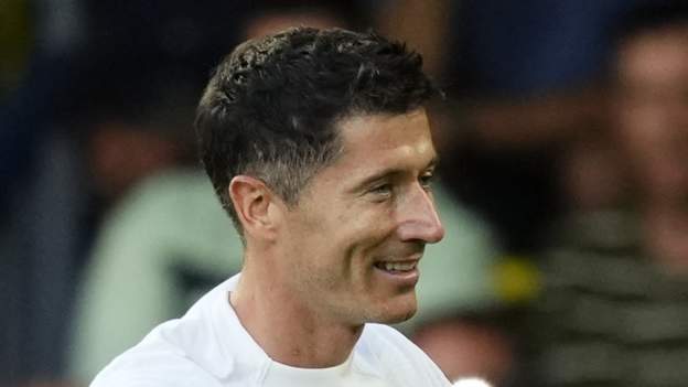 Barcelona win seven-goal thriller at Villarreal