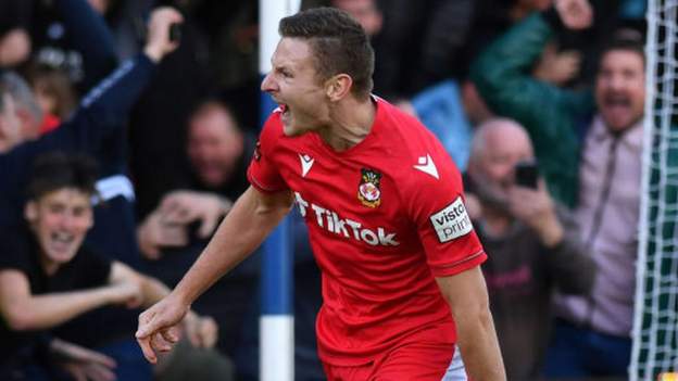 Wrexham 40 Altrincham Paul Mullin overhead kick helps Wrexham to