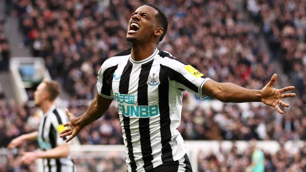 Newcastle beat Wolves to boost top-four hopes
