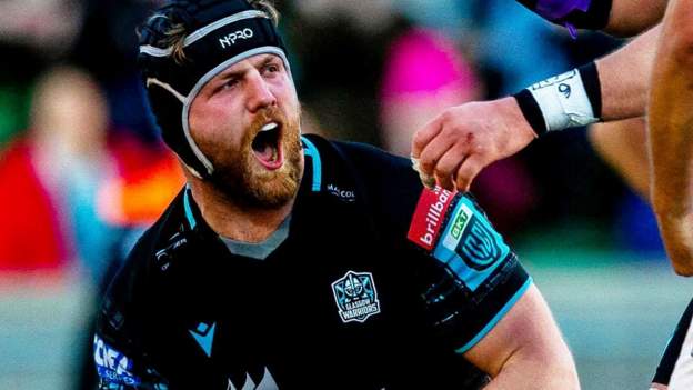 Glasgow beat Sharks to stay in URC play-off hunt