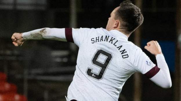 Hearts rescue point but lose injured Gordon