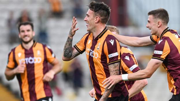 Bradford City 2-1 Hull City: Andy Cook helps Bantams upset Tigers - BBC  Sport