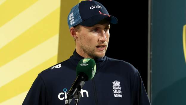 Ashes: Joe Root wants to stay as England captain - BBC Sport