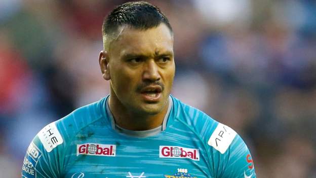 Leeds confirm Tetevano 'health concern' absence