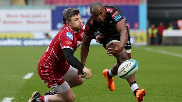 Evans and Costelow help Scarlets stun Sharks