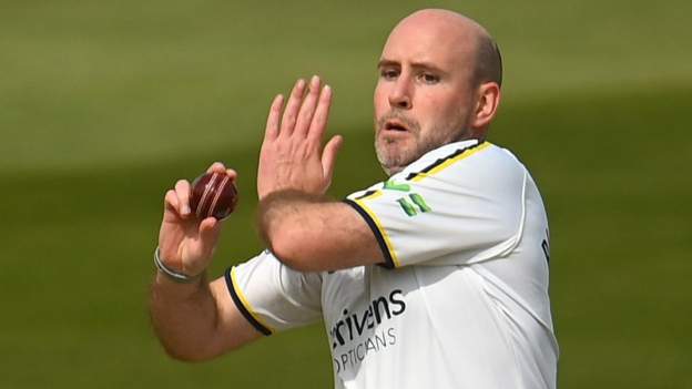 Rushworth leads Bears to big win over Hampshire