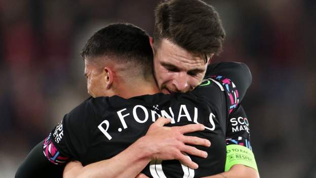 <div>Europa Conference League: Pablo Fornals writes name into 'West Ham history forever'</div>