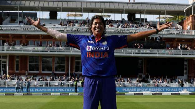 Jhulan Goswami: Cricket rinde homenaje al legendario jugador de bolos indio después del retiro de ODI