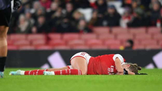 Vivianne Miedema: Arsenal forward to have surgery on ruptured ACL