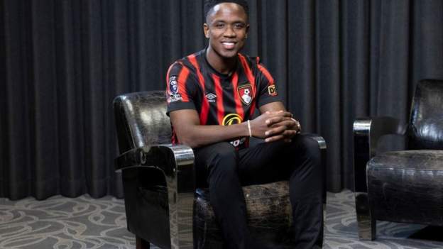 Bournemouth sign Sinisterra from Leeds