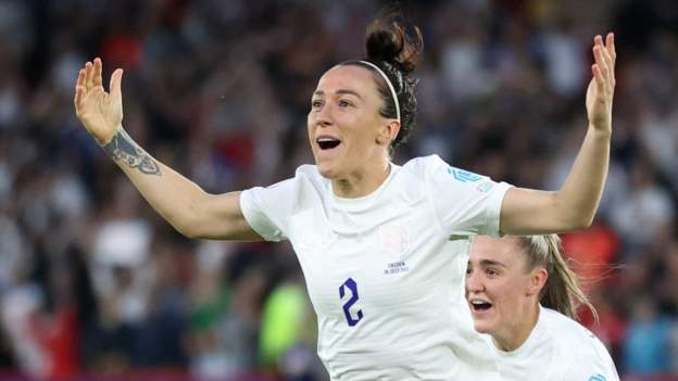 Lucy Bronze: England right-back reveals she plays with knee pain