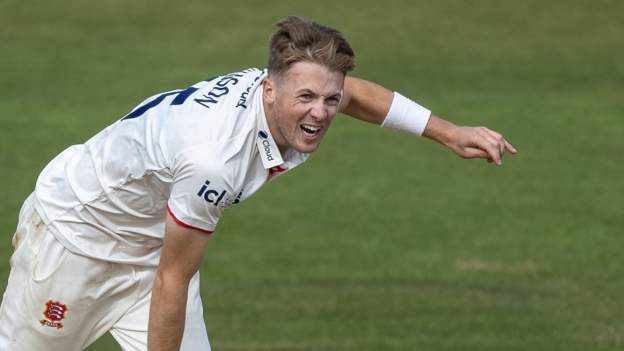 Seamer Allison signs Essex contract extension