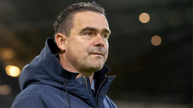 Overmars in hospital after 'mild stroke'