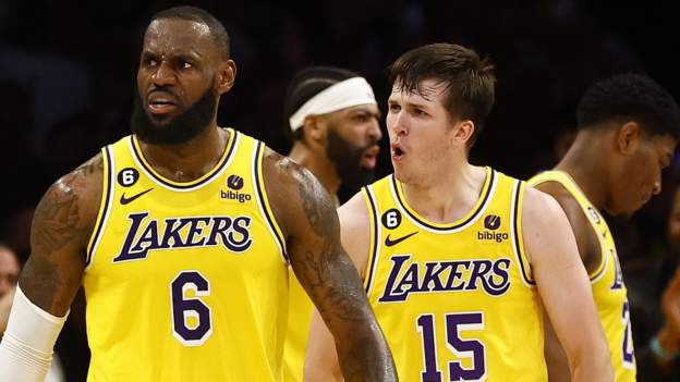 LeBron stars as Lakers beat Grizzlies in game four