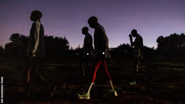 Kipchoge and other runners gather in the early morning half-light