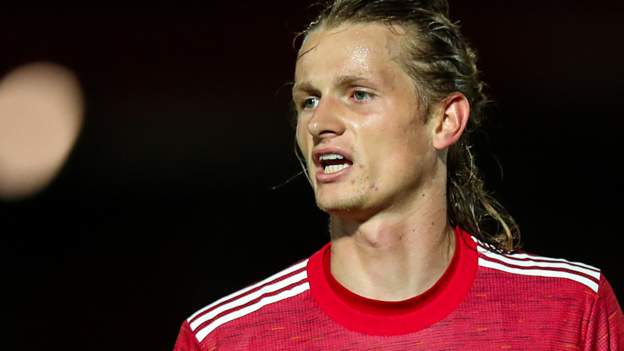 Rochdale sign ex-Man Utd defender Taylor