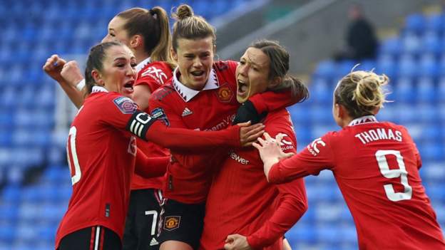 <div>Reading 0-1 Manchester United: Rachel Williams winner puts visitors top of Women's Super League</div>