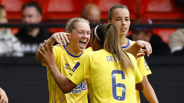 everton-hold-on-to-claim-narrow-wsl-win-at-villa