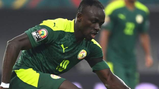 Mane scores as Senegal beat nine-man Cape Verde to reach Afcon last eight