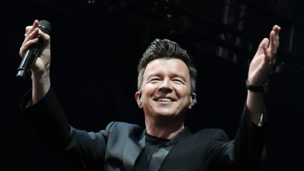 lawros-premier-league-festive-predictions-v-80s-pop-legend-rick-astley