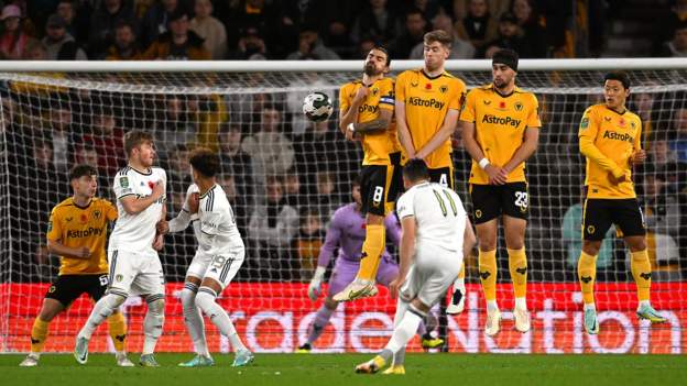 Traore fires Wolves past Leeds into EFL Cup last 16