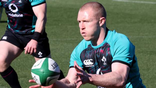 Keith Earls: Ireland back signs contract extension until 2023 World Cup