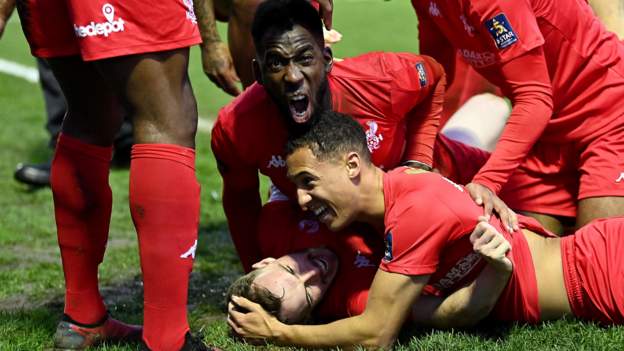 FA Cup fourth-round draw: Kidderminster host West Ham, Liverpool v Cardiff, Man City v Fulham thumbnail