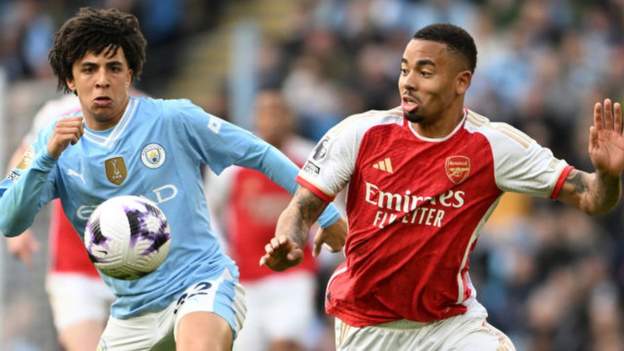 Man City and Arsenal draw to hand Liverpool advantage
