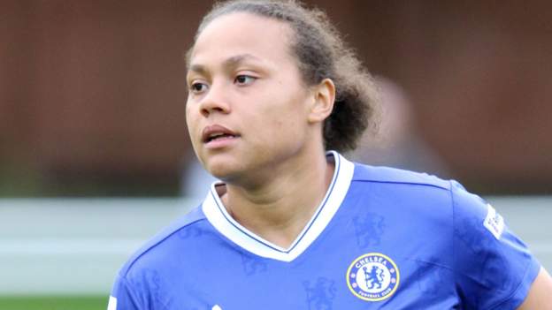 Drew Spence: Chelsea Ladies midfielder signs new deal to 2020 - BBC Sport