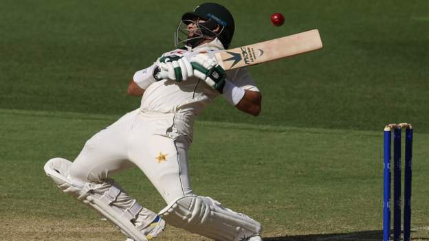 Australia continue to dominate Pakistan