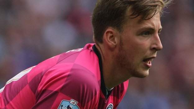 Alex Lynch: Braintree sign Wycombe goalkeeper on loan - BBC Sport