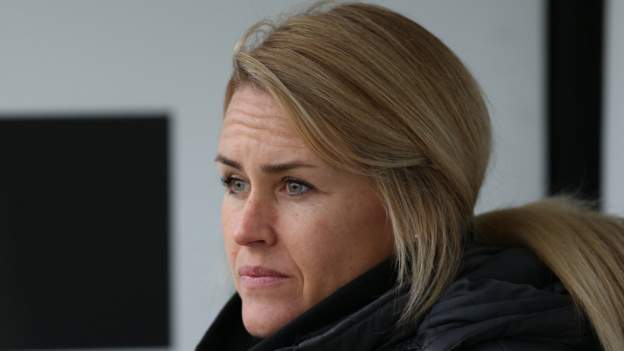 Phillips leaves Championship leaders Lionesses