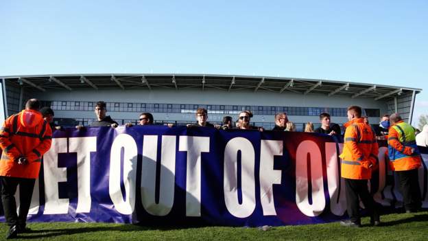 Oldham Athletic A-A Salford City: Fans' pitch protest delays Latics relegation