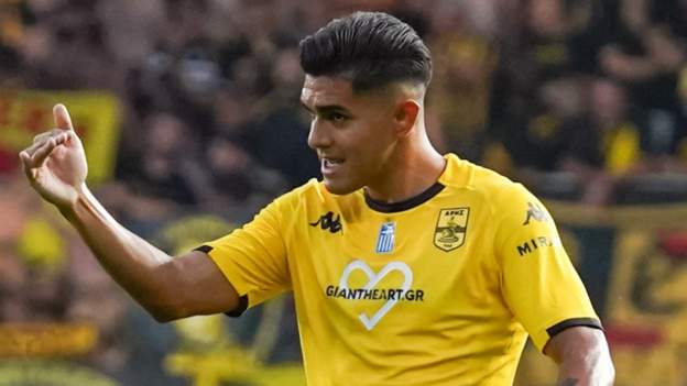 Luis Palma: Celtic sign Honduras winger from Aris Thessaloniki - BBC Sport