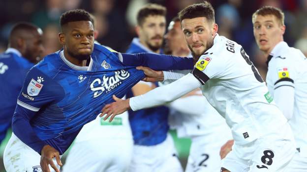 Piroe double helps Swansea thrash Watford