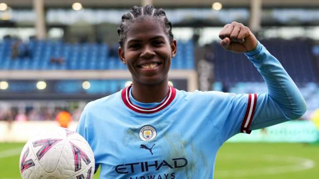 Man City striker Shaw signs two-year extension