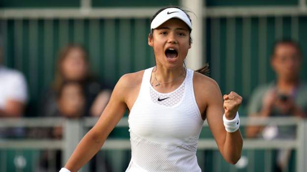 Wimbledon 2021 Die Britische Wildcard Emma Raducanu 18 Schlagt Marketa Vondrousova Und Erreicht Die Dritte Runde Nach Welt