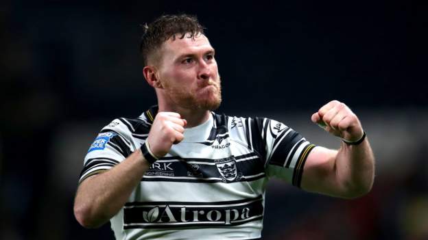 Hull FC hold off fightback to beat leaders Wigan