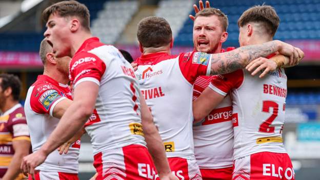 Super League: Huddersfield Giants 12-24 St Helens - Leaders battle to hard-fought win