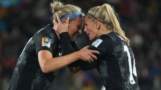 New Zealand aiming for last 16 as Norway hang on