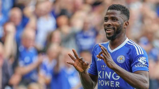 Leicester City 2-0 Stoke City: Kelechi Iheanacho & Jamie Vardy keep Foxes top of the Championship