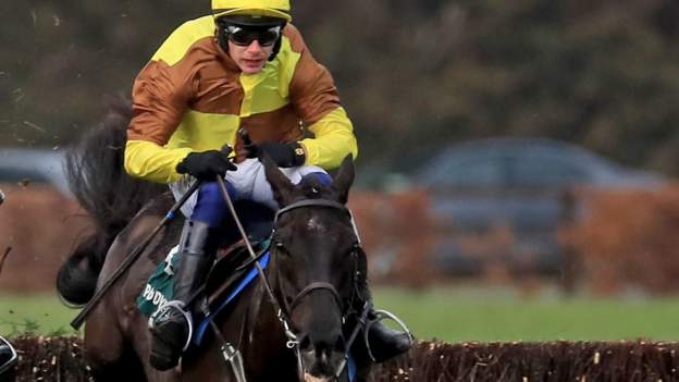 Favourite Galopin Des Champs wins Irish Gold Cup