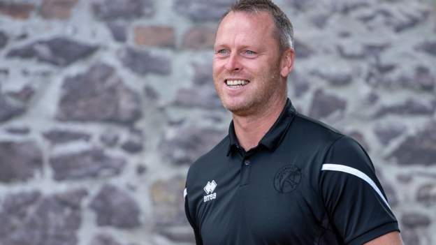 Swindon appoint Flynn as manager