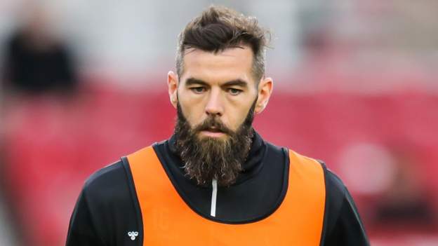 Joe Ledley: Wales international training with Newport County - BBC Sport