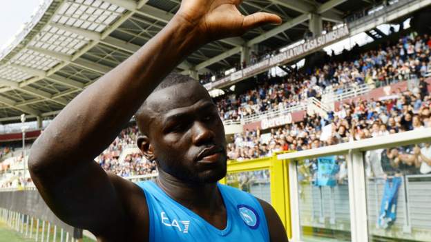 Kalidou Koulibaly: Chelsea set to sign Senegal defender from Napoli on four-year..