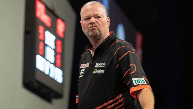 Van Barneveld beats Price to make Grand Slam semis