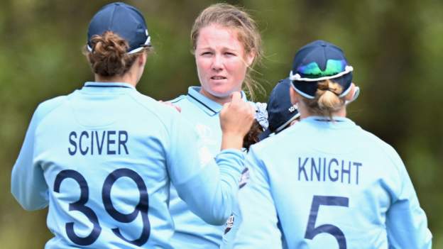 Women's World Cup: England have nothing to lose, says Anya Shrubsole