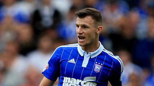 Tommy Smith: Sunderland sign ex-Ipswich Town defender until end of ...