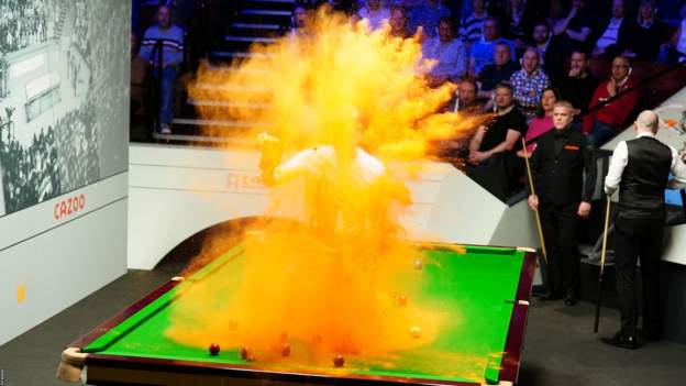 Snooker Worlds resumes as normal after protest